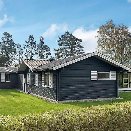 6 Person Holiday In