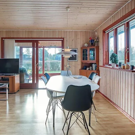 6 Person Holiday In